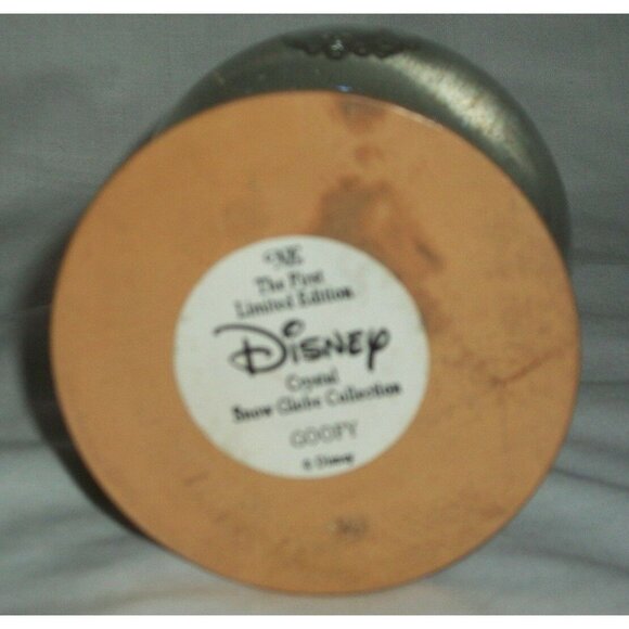 Disney Goofy Snow Globe First Limited Edition Christmas Winter Skating Snow - Picture 3 of 3